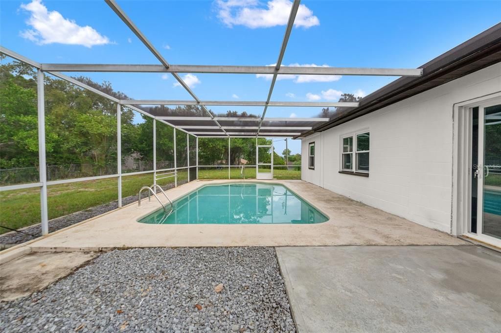 Active With Contract: $289,900 (3 beds, 1 baths, 1359 Square Feet)