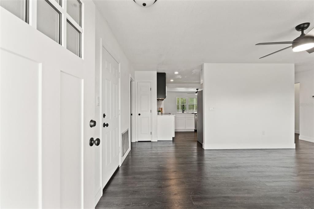 Active With Contract: $289,900 (3 beds, 1 baths, 1359 Square Feet)