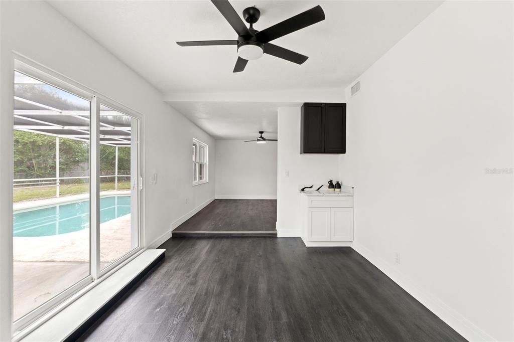 Active With Contract: $289,900 (3 beds, 1 baths, 1359 Square Feet)