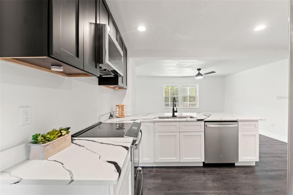 Active With Contract: $289,900 (3 beds, 1 baths, 1359 Square Feet)