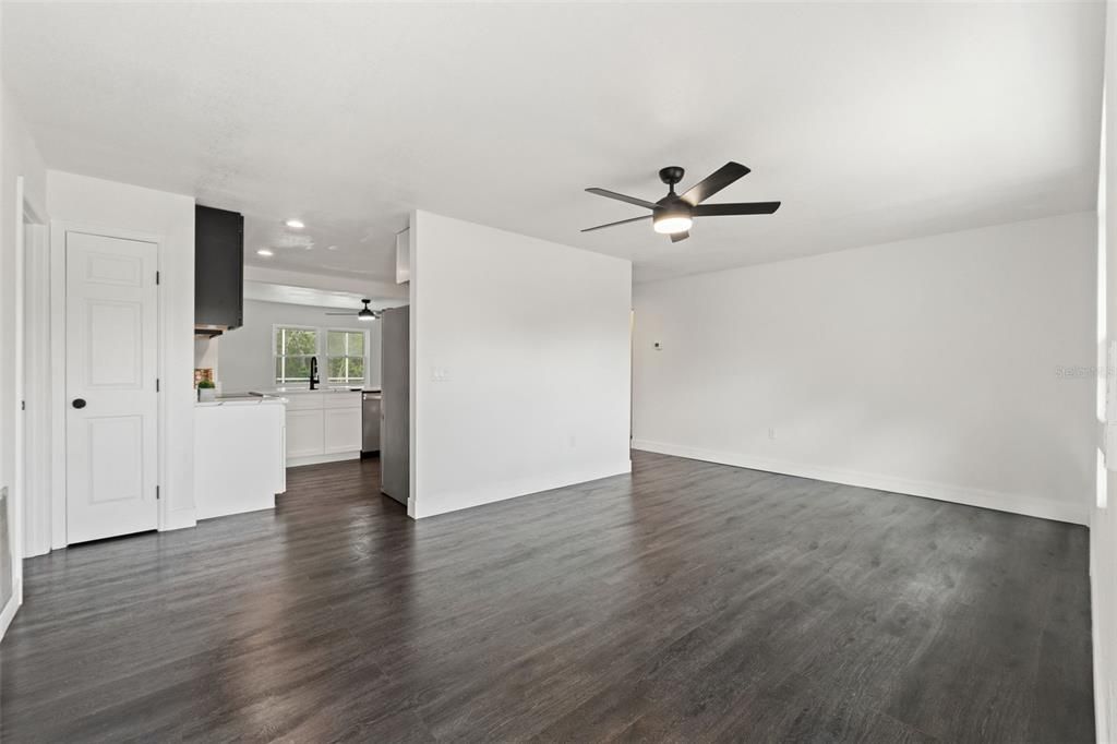 Active With Contract: $289,900 (3 beds, 1 baths, 1359 Square Feet)