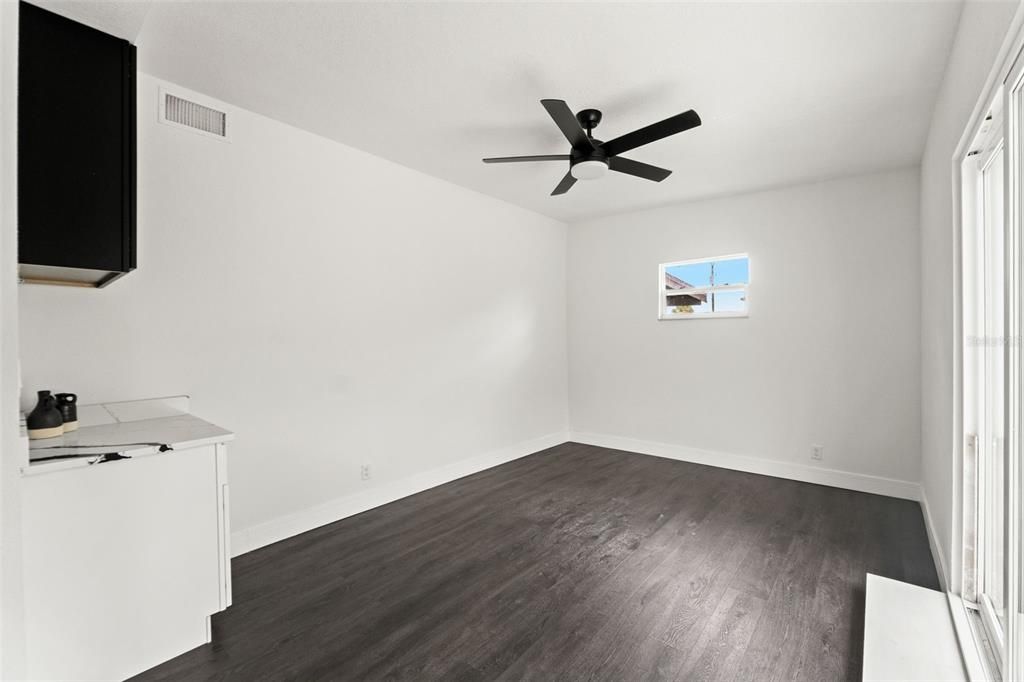 Active With Contract: $289,900 (3 beds, 1 baths, 1359 Square Feet)