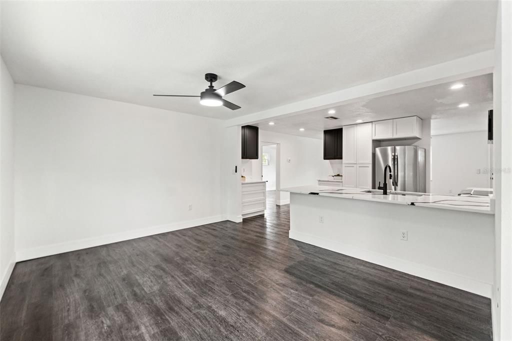 Active With Contract: $289,900 (3 beds, 1 baths, 1359 Square Feet)