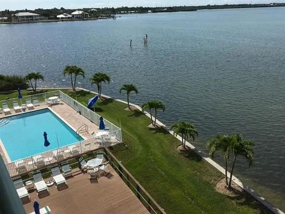 For Rent: $2,999 (2 beds, 2 baths, 1384 Square Feet)