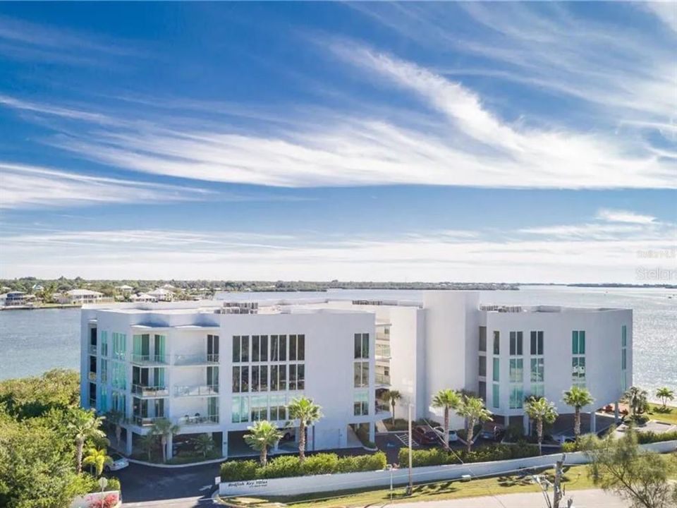 For Rent: $2,999 (2 beds, 2 baths, 1384 Square Feet)