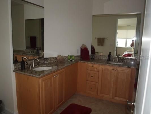 For Rent: $2,999 (2 beds, 2 baths, 1384 Square Feet)