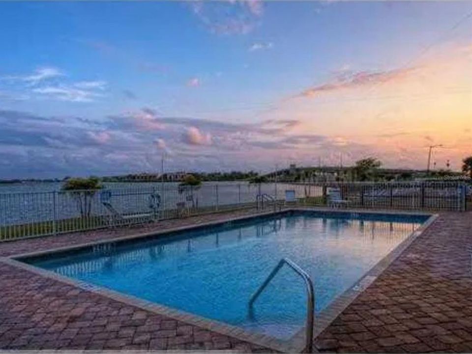 For Rent: $2,999 (2 beds, 2 baths, 1384 Square Feet)