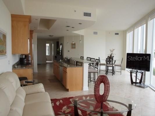 For Rent: $2,999 (2 beds, 2 baths, 1384 Square Feet)