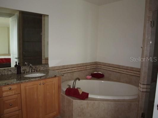 For Rent: $2,999 (2 beds, 2 baths, 1384 Square Feet)