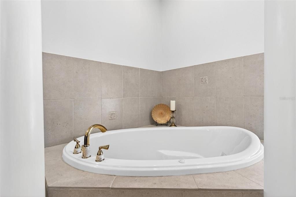 待售: $2,099,000 (4 贝兹, 4 浴室, 4288 平方英尺)