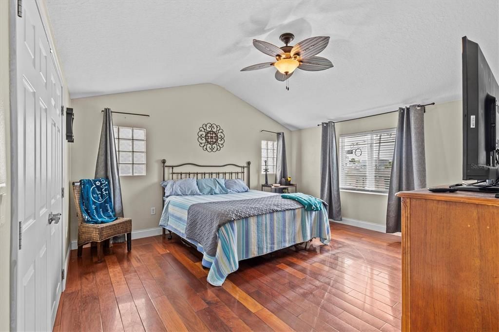 待售: $960,000 (4 贝兹, 3 浴室, 2014 平方英尺)