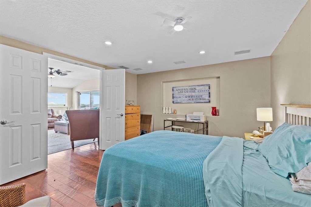 待售: $960,000 (4 贝兹, 3 浴室, 2014 平方英尺)