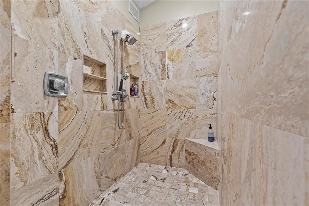 待售: $960,000 (4 贝兹, 3 浴室, 2014 平方英尺)