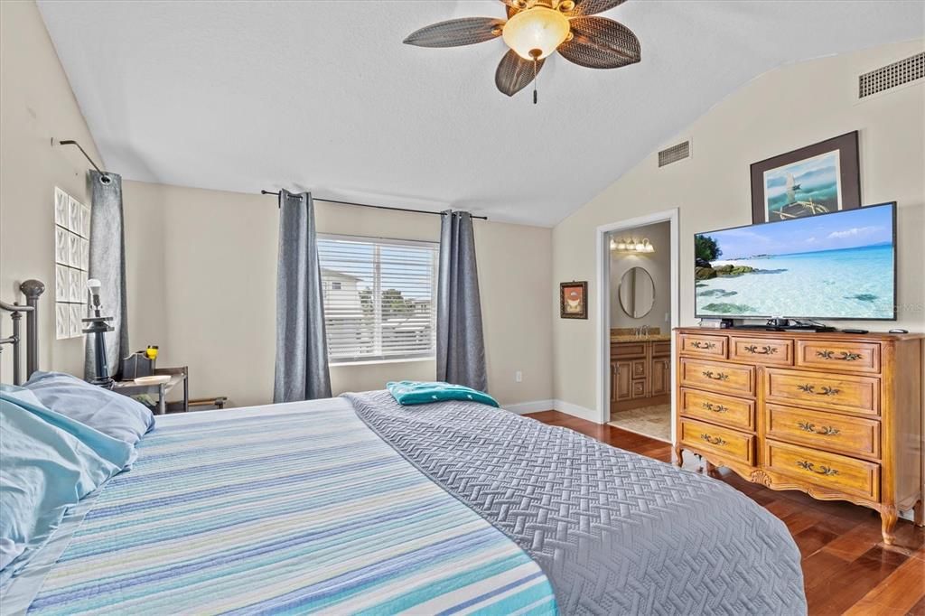 待售: $960,000 (4 贝兹, 3 浴室, 2014 平方英尺)