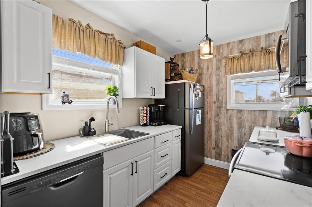 待售: $960,000 (4 贝兹, 3 浴室, 2014 平方英尺)