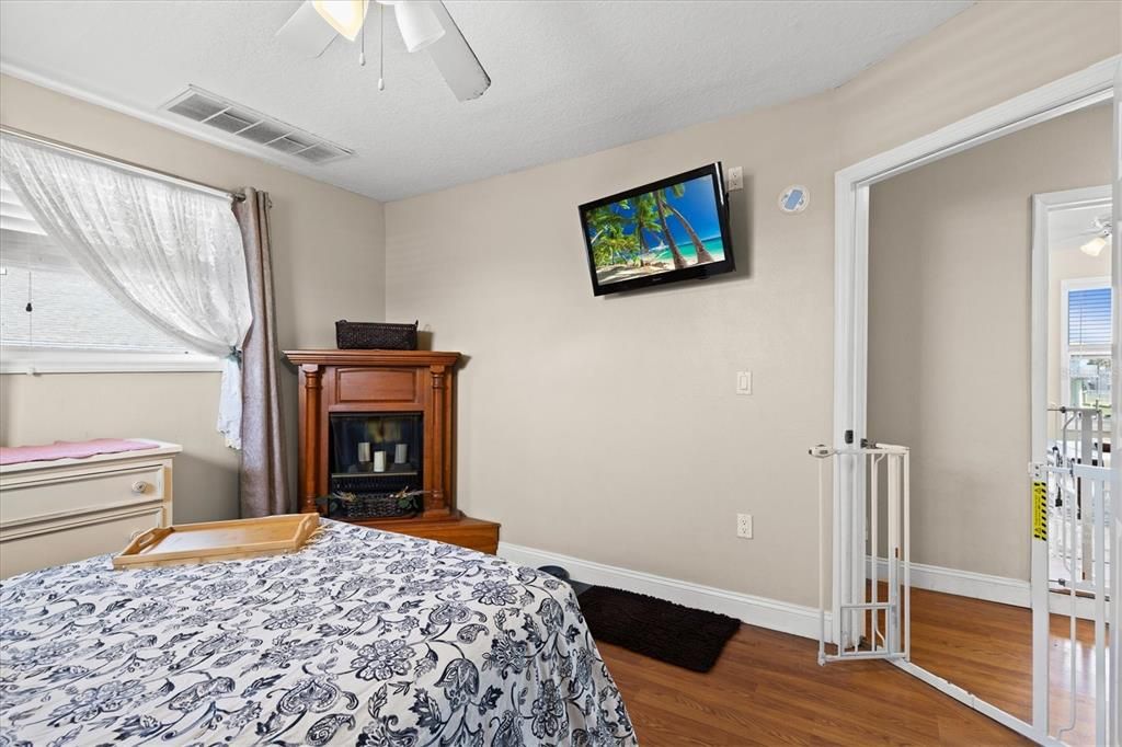 待售: $960,000 (4 贝兹, 3 浴室, 2014 平方英尺)