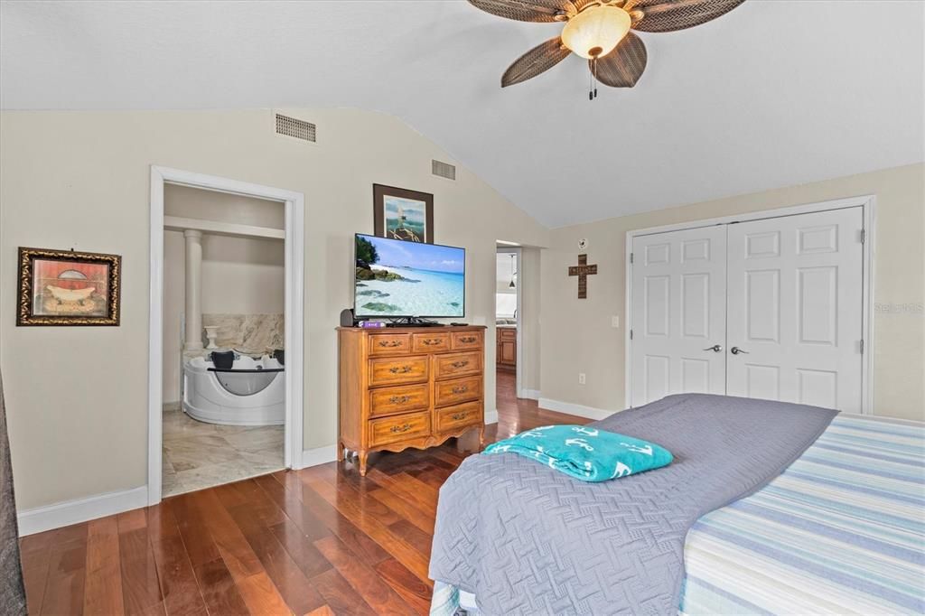 待售: $960,000 (4 贝兹, 3 浴室, 2014 平方英尺)