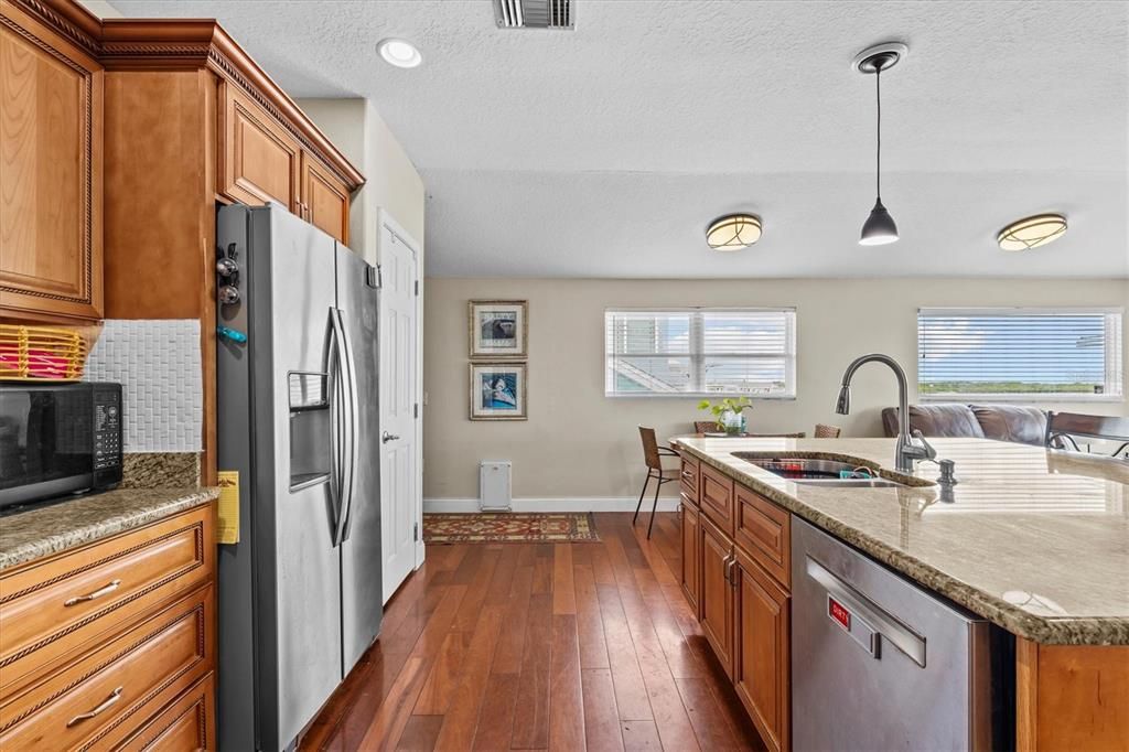 待售: $960,000 (4 贝兹, 3 浴室, 2014 平方英尺)