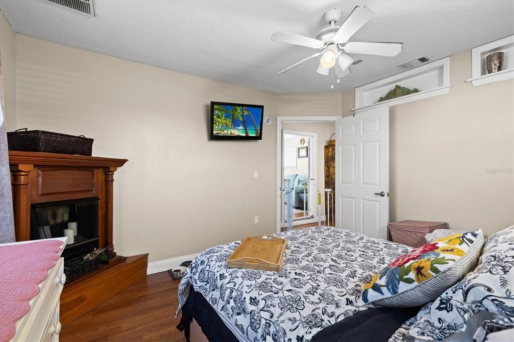 待售: $960,000 (4 贝兹, 3 浴室, 2014 平方英尺)