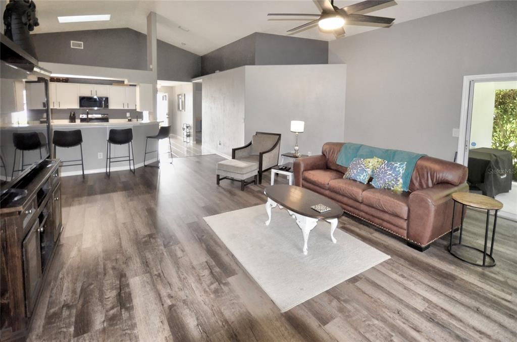 На продажу: $455,500 (3 спален, 2 ванн, 1940 Квадратных фут)