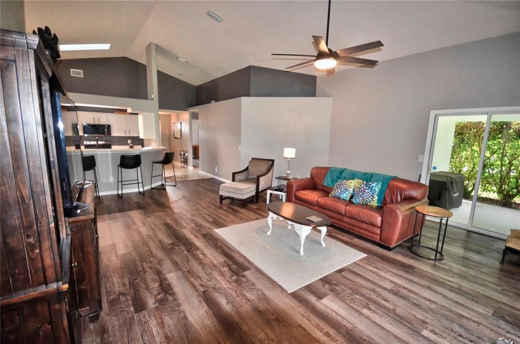 На продажу: $455,500 (3 спален, 2 ванн, 1940 Квадратных фут)