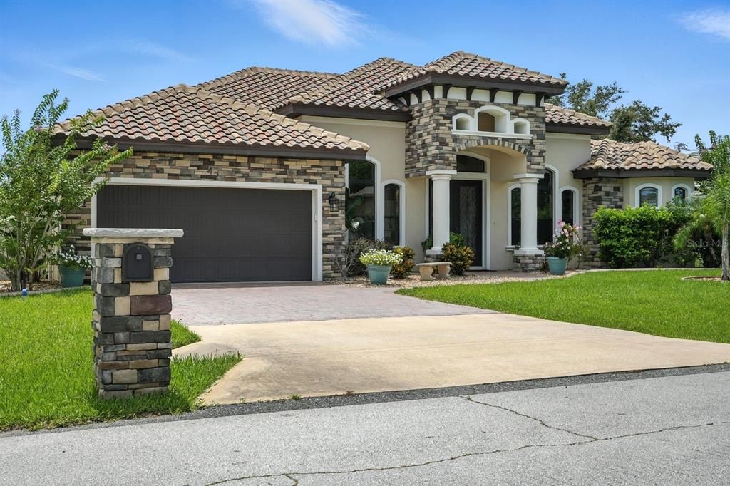 Active With Contract: $574,500 (3 beds, 2 baths, 1973 Square Feet)