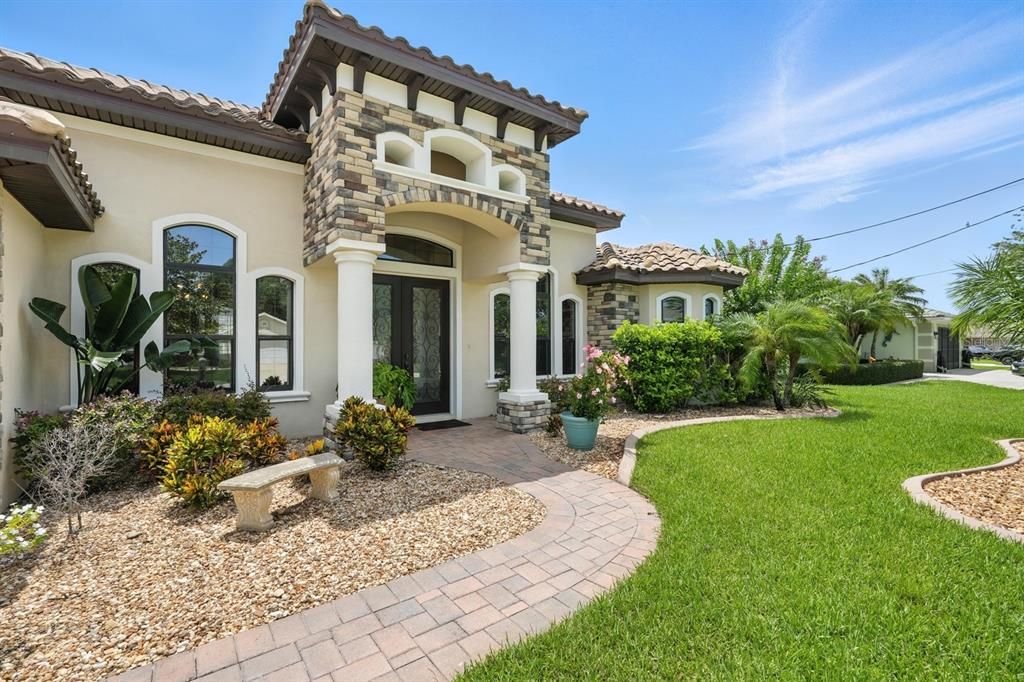 Active With Contract: $574,500 (3 beds, 2 baths, 1973 Square Feet)