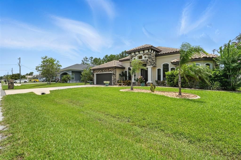 Active With Contract: $574,500 (3 beds, 2 baths, 1973 Square Feet)