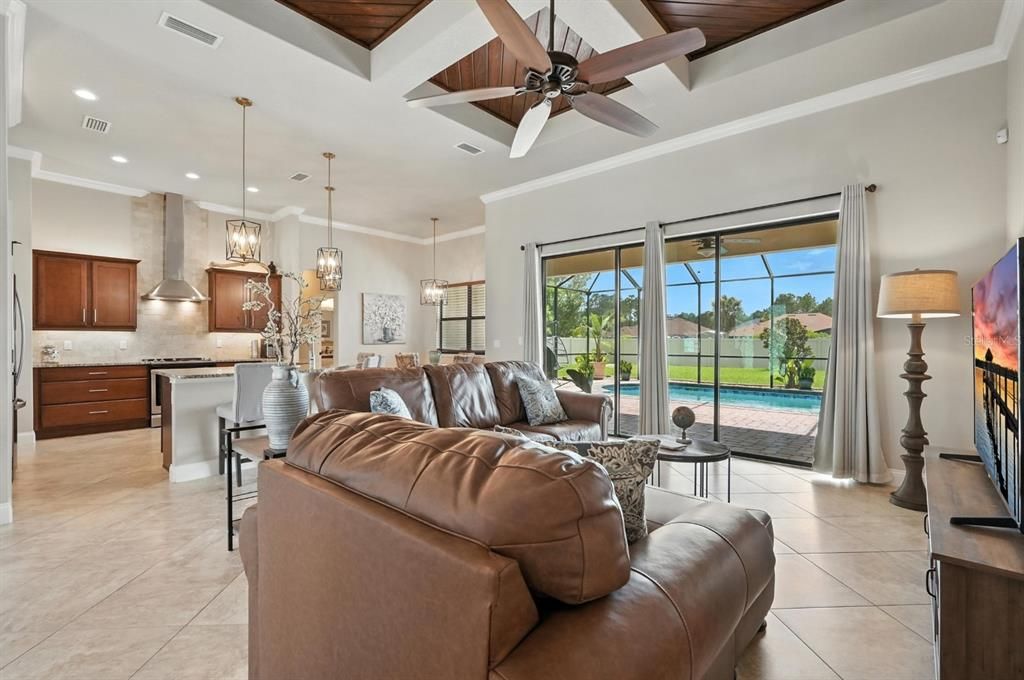 Active With Contract: $574,500 (3 beds, 2 baths, 1973 Square Feet)