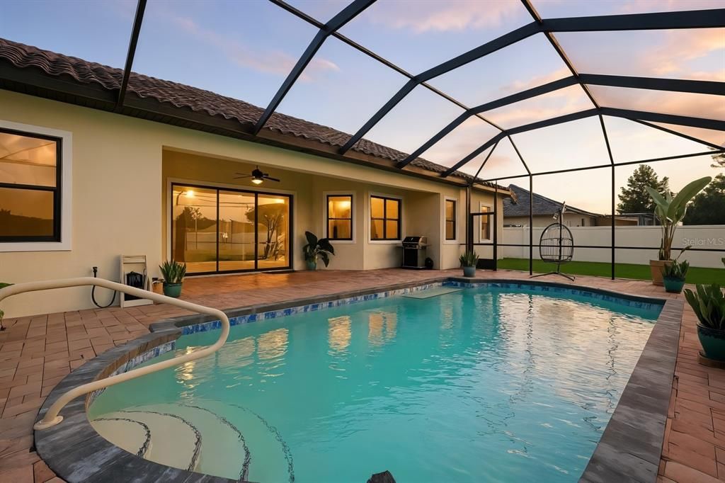 Active With Contract: $574,500 (3 beds, 2 baths, 1973 Square Feet)