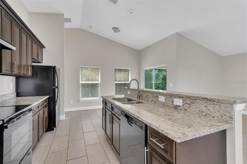 В аренду: $2,000 (3 спален, 2 ванн, 1521 Квадратных фут)