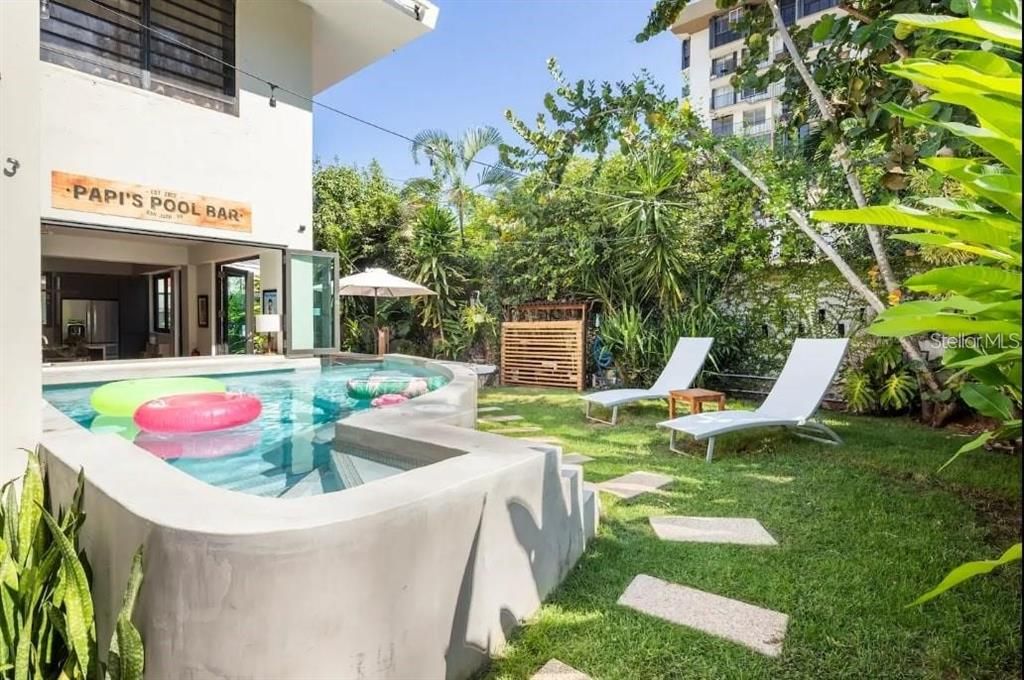 最近售出: $1,400,000 (6 贝兹, 5 浴室, 2410 平方英尺)