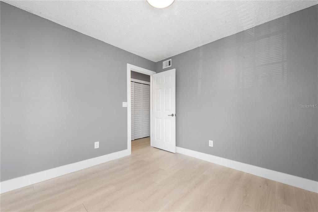 合同活跃: $1,870 (3 贝兹, 2 浴室, 1287 平方英尺)