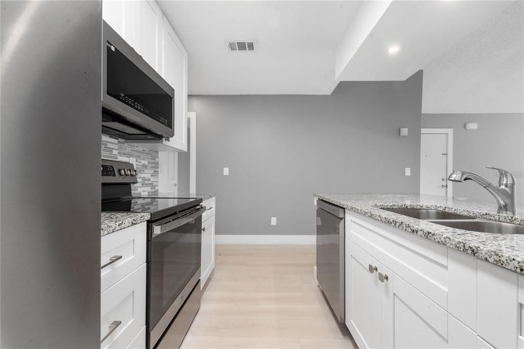 合同活跃: $1,870 (3 贝兹, 2 浴室, 1287 平方英尺)