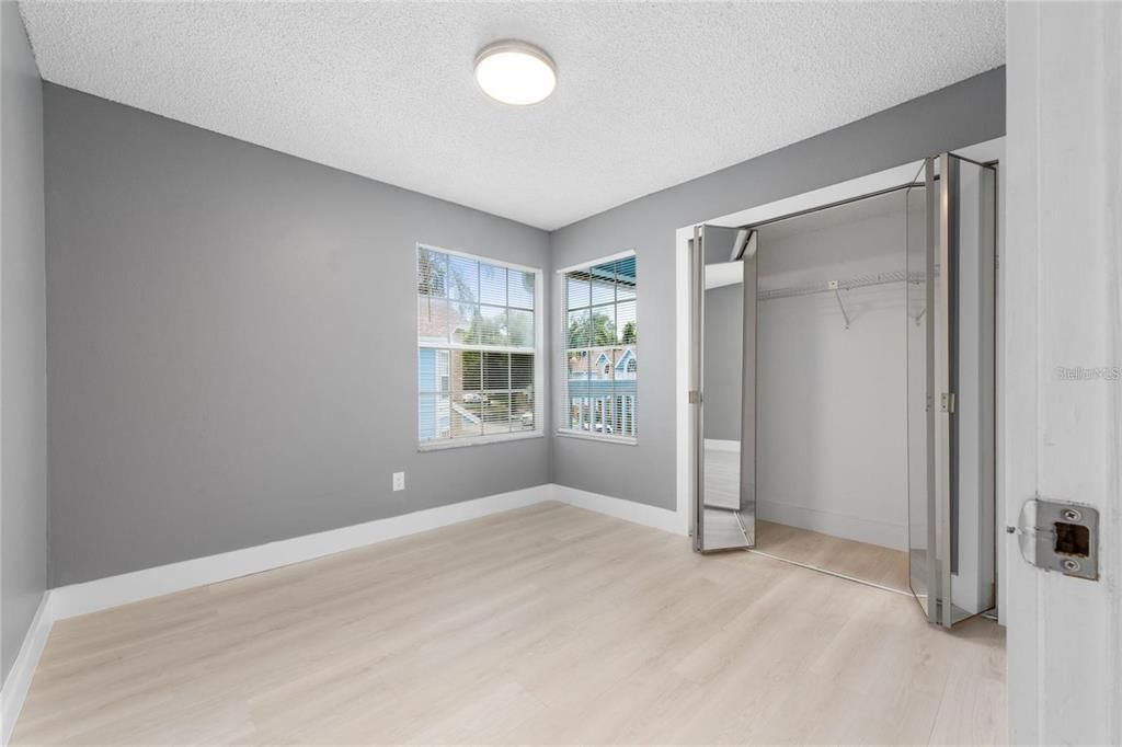 合同活跃: $1,870 (3 贝兹, 2 浴室, 1287 平方英尺)