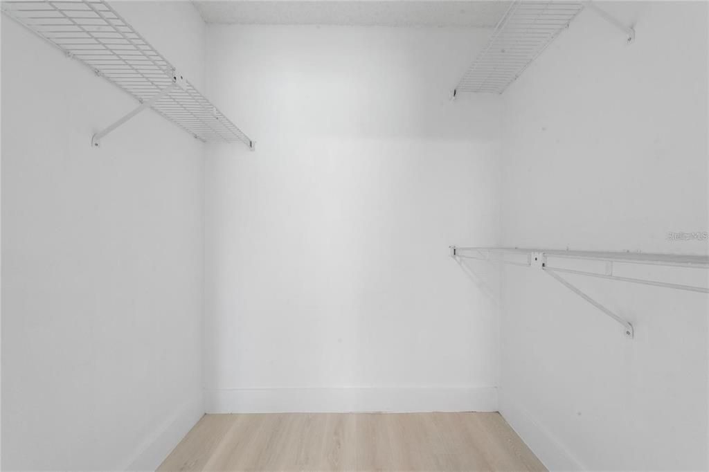 合同活跃: $1,870 (3 贝兹, 2 浴室, 1287 平方英尺)