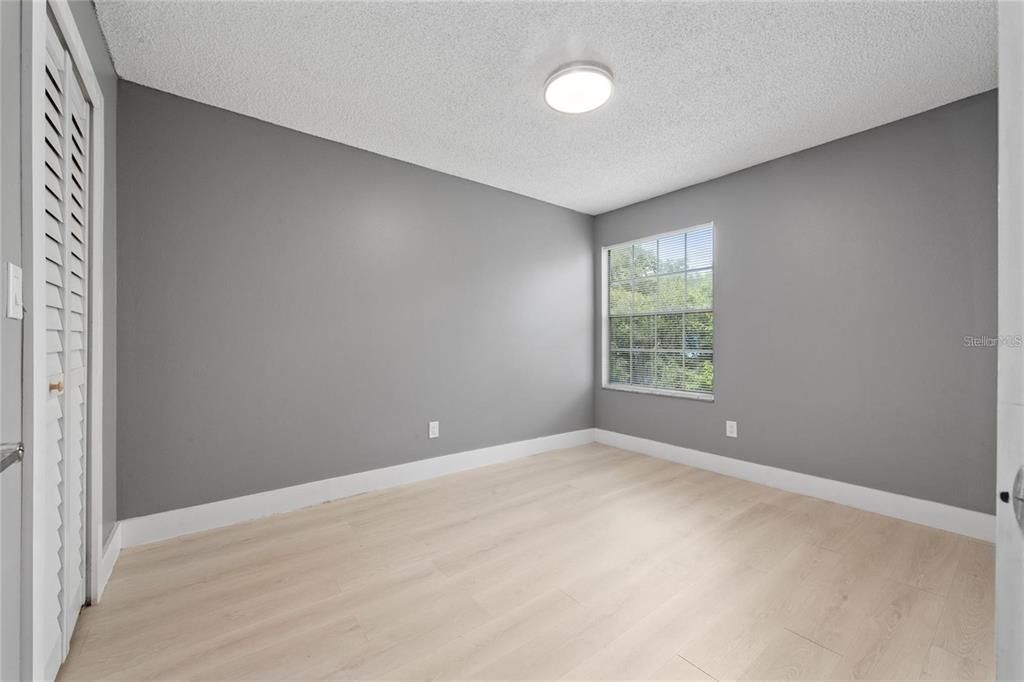 合同活跃: $1,870 (3 贝兹, 2 浴室, 1287 平方英尺)