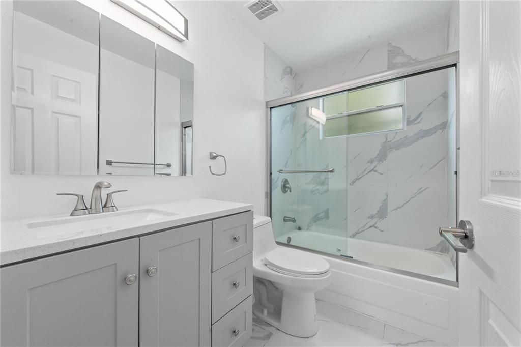 合同活跃: $1,870 (3 贝兹, 2 浴室, 1287 平方英尺)