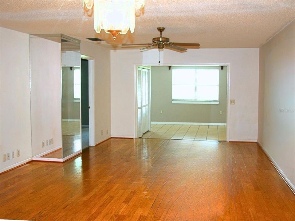 For Sale: $170,000 (2 beds, 2 baths, 1164 Square Feet)