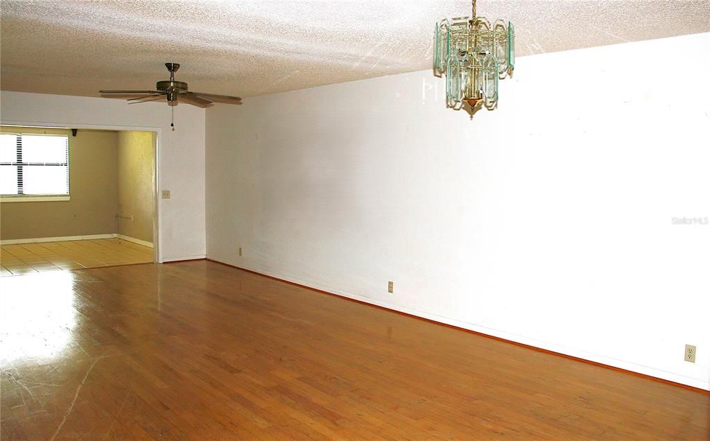 For Sale: $170,000 (2 beds, 2 baths, 1164 Square Feet)