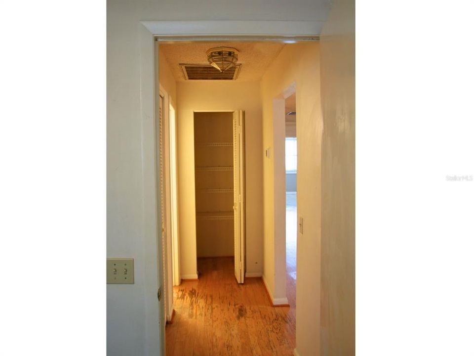 For Sale: $170,000 (2 beds, 2 baths, 1164 Square Feet)