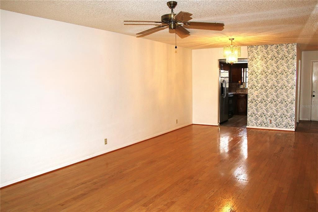 For Sale: $170,000 (2 beds, 2 baths, 1164 Square Feet)