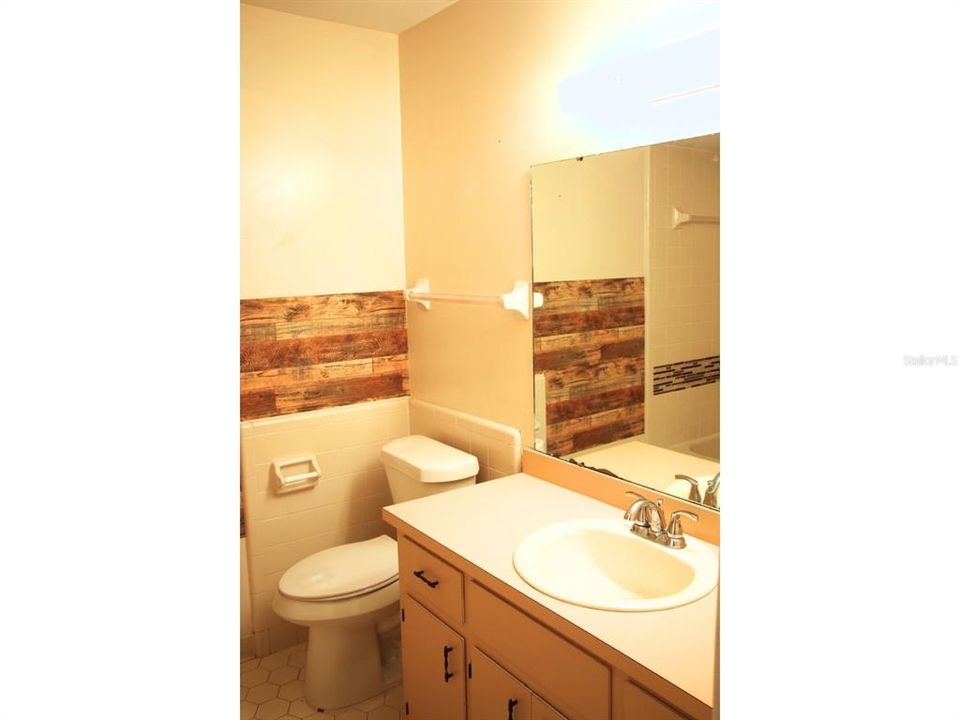 For Sale: $170,000 (2 beds, 2 baths, 1164 Square Feet)
