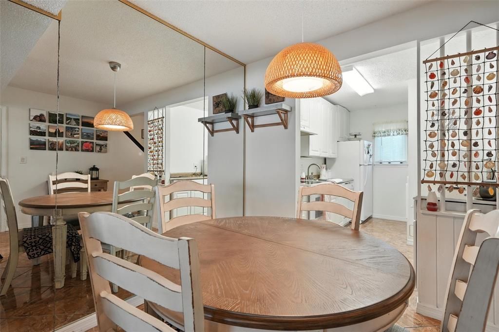 Под контрактом: $159,000 (2 спален, 1 ванн, 993 Квадратных фут)