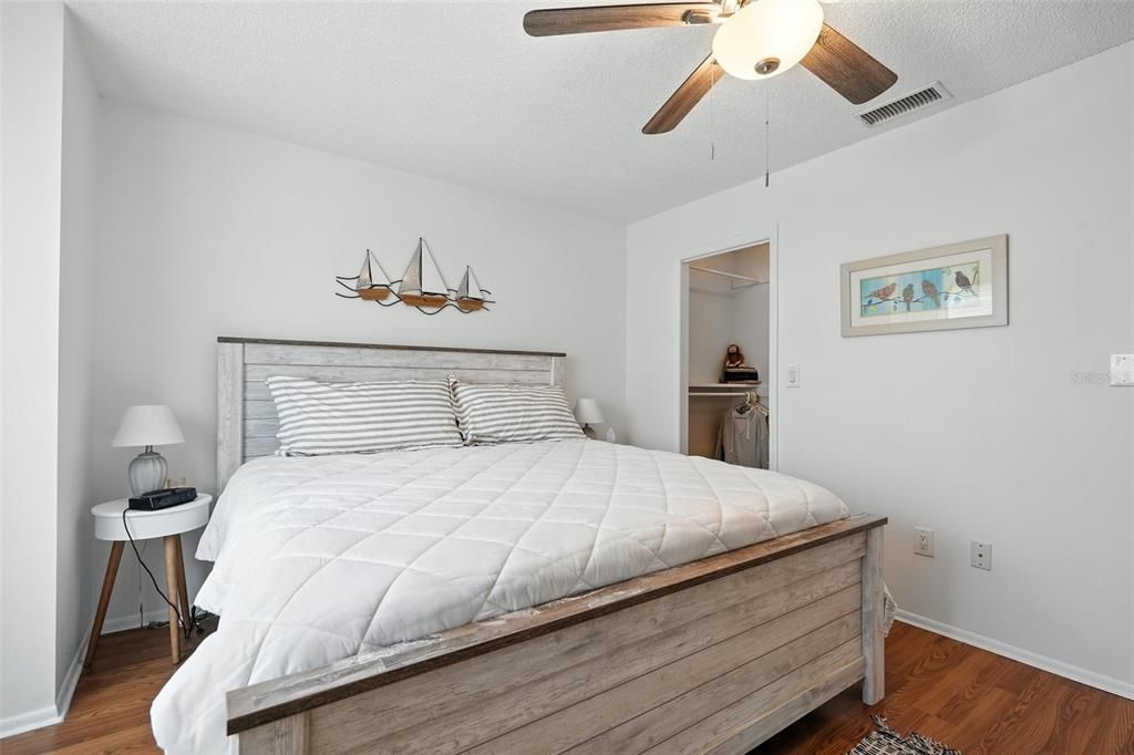 Под контрактом: $159,000 (2 спален, 1 ванн, 993 Квадратных фут)