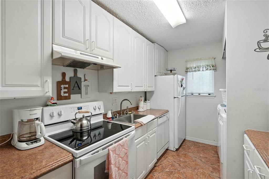 Под контрактом: $159,000 (2 спален, 1 ванн, 993 Квадратных фут)