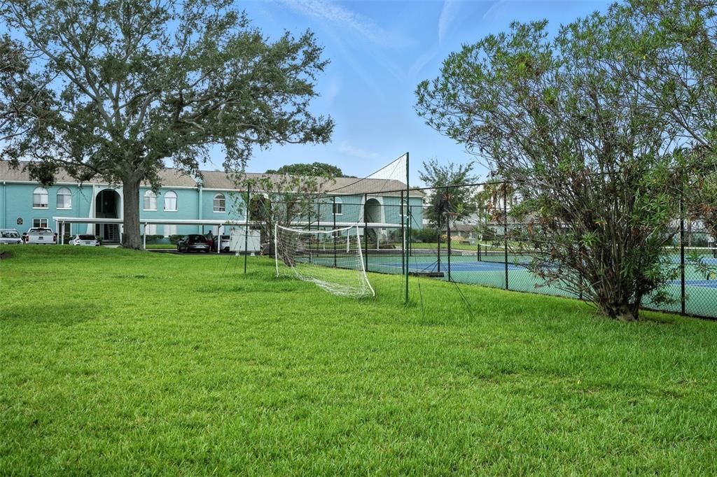 Под контрактом: $159,000 (2 спален, 1 ванн, 993 Квадратных фут)