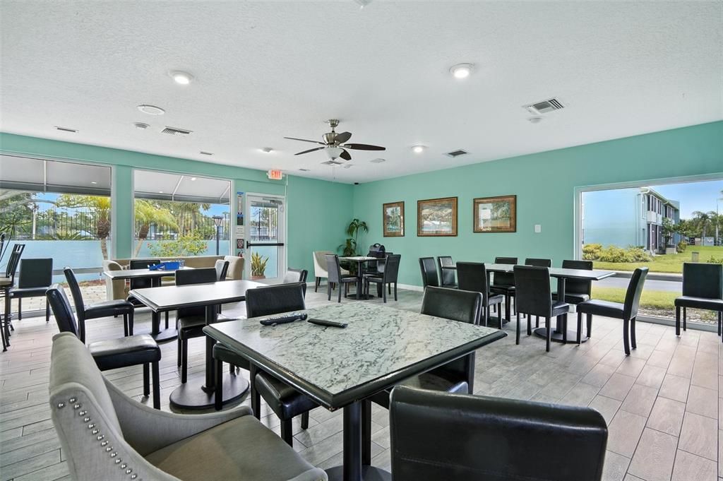 Под контрактом: $159,000 (2 спален, 1 ванн, 993 Квадратных фут)