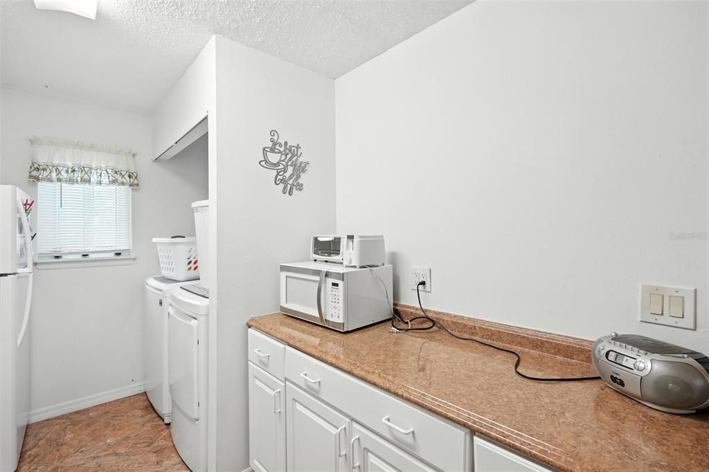 Под контрактом: $159,000 (2 спален, 1 ванн, 993 Квадратных фут)