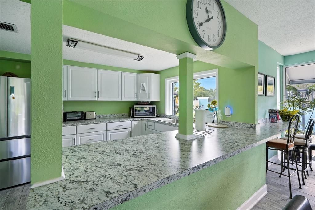 Под контрактом: $159,000 (2 спален, 1 ванн, 993 Квадратных фут)